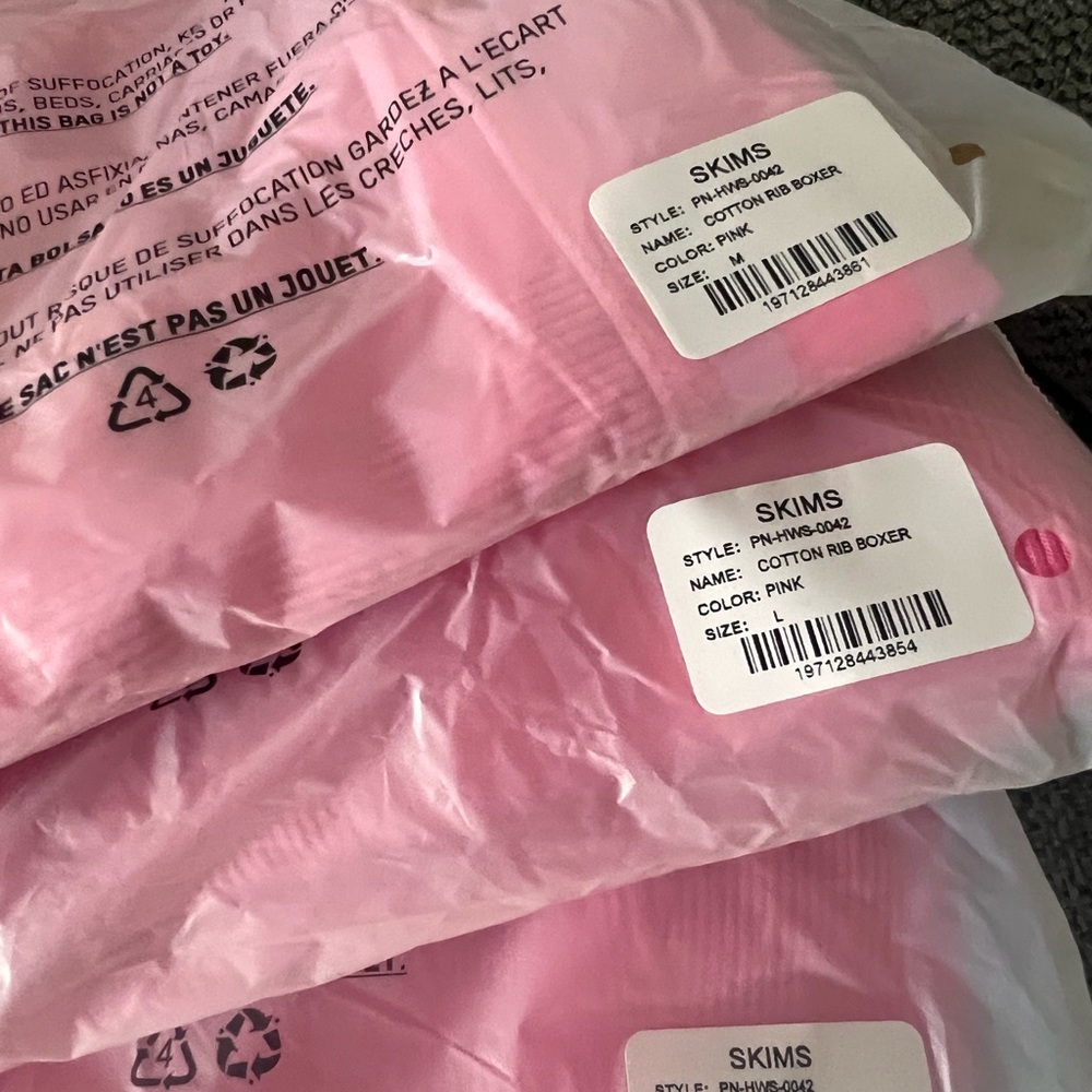 SKIMS SUGAR PUNK COTTON RIB BOXER - Picture 4 of 4